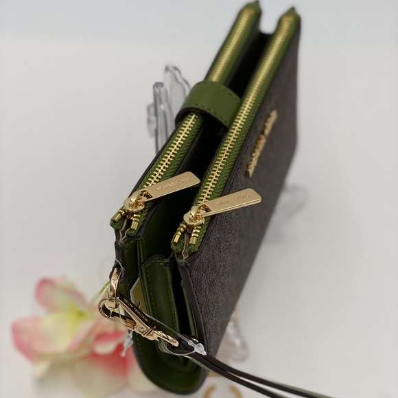 MICHAEL KORS LARGE DOUBLE ZIP WRISTLET EVERGREEN - Picture 11 of 16